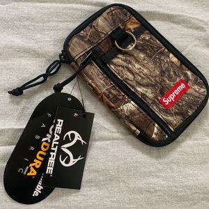 SUPREME Small Zip Pouch in Camo